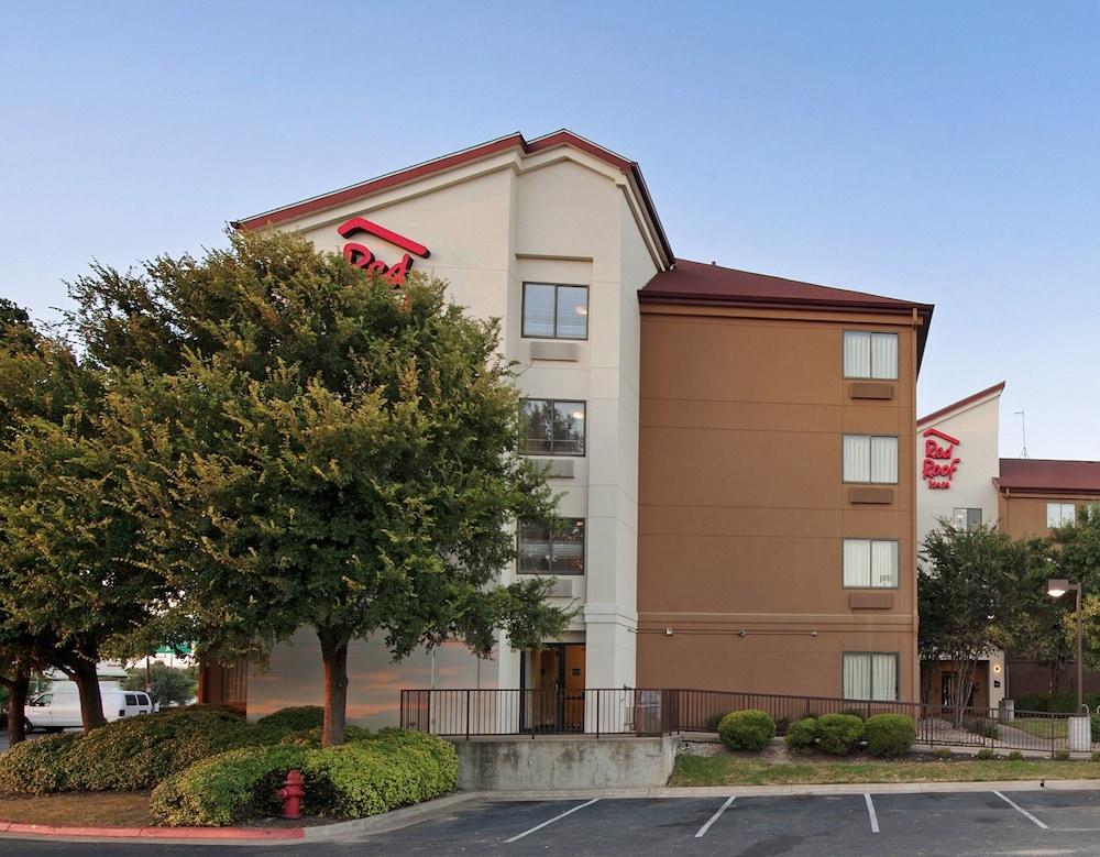Red Roof Inn PLUS+ Austin South photo 26