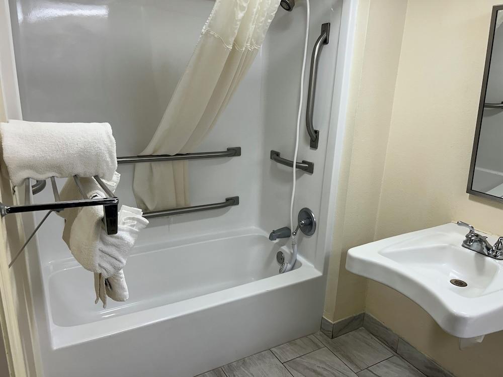 Quality Inn Cordele photo 38