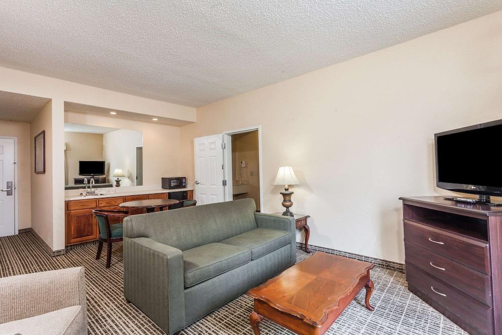 Baymont by Wyndham Columbia Maury photo 6
