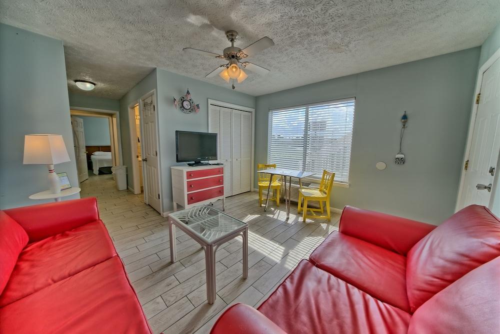 Pineapple Villas on Laguna Beach photo 34