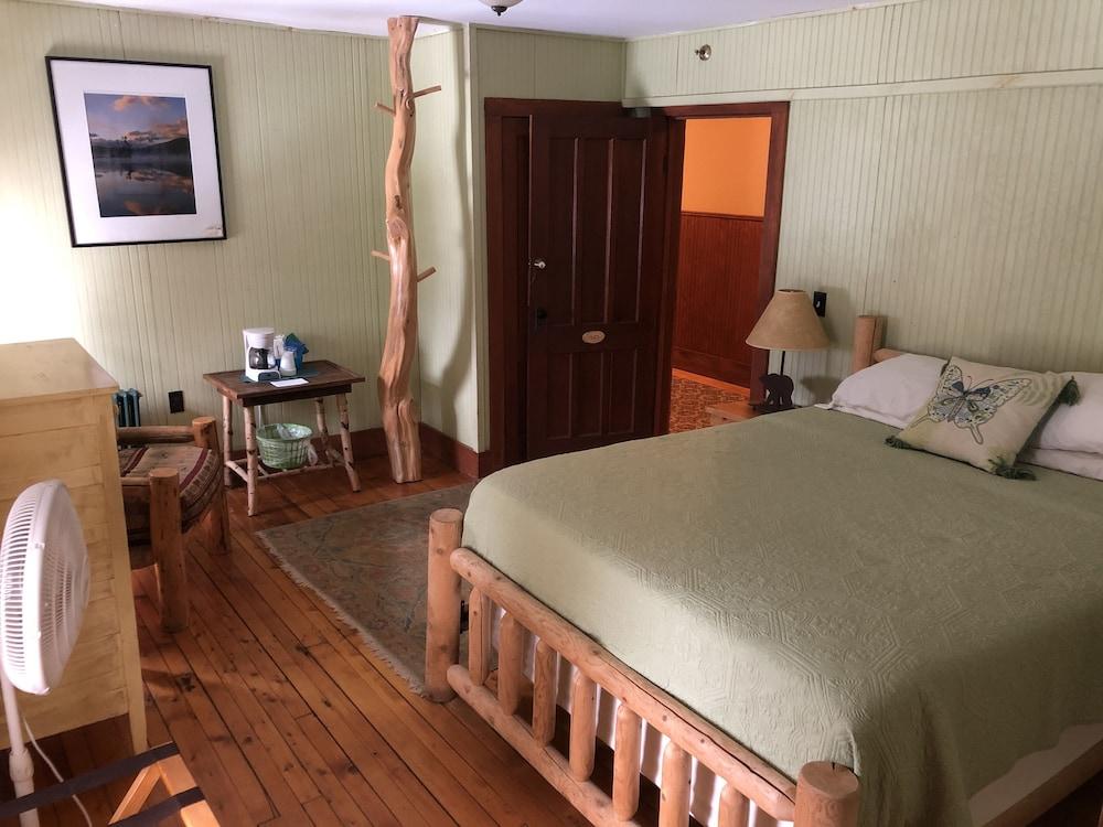 The Woods Inn photo 2