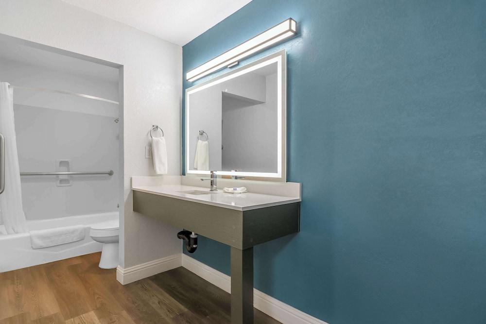Studio 6 Suites Madera, California - Yosemite photo 23