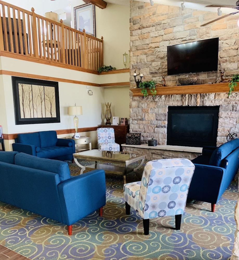 AmericInn by Wyndham Kewanee photo 37