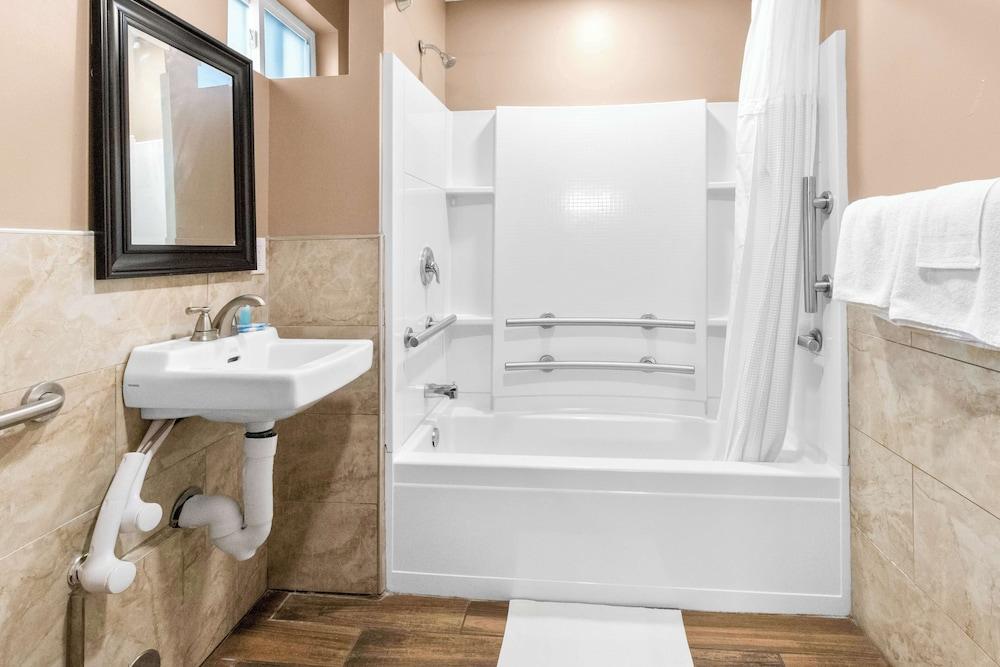 Americas Best Value Inn Avenel Woodbridge photo 19