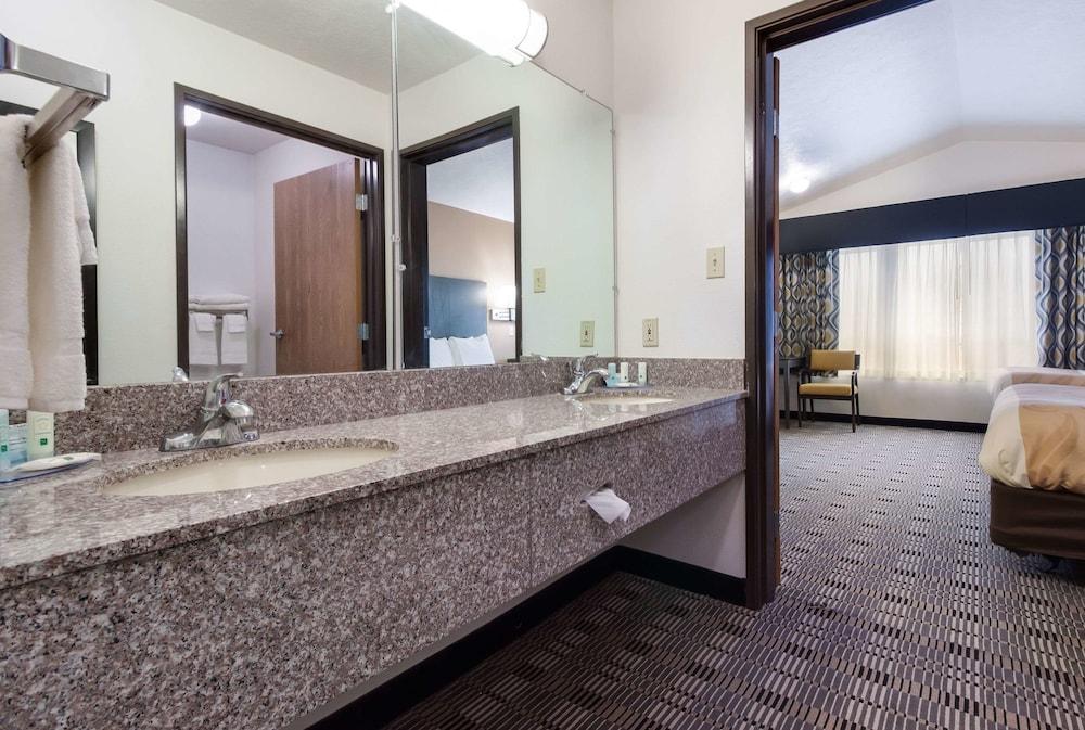 Quality Inn & Suites McCook photo 27