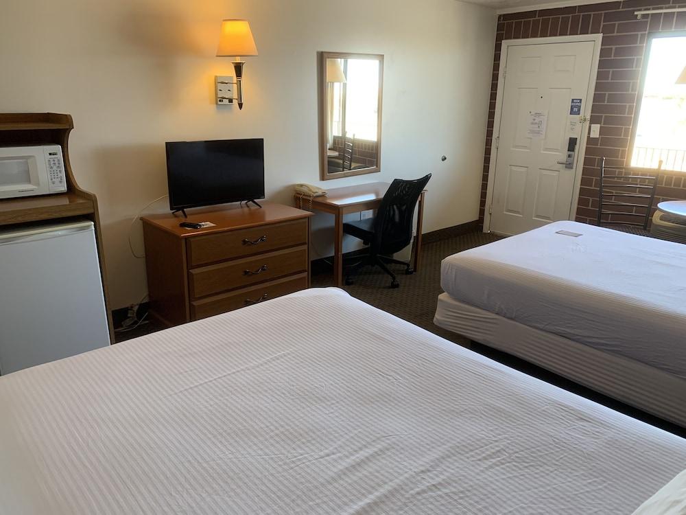 Days Inn by Wyndham Lake Point photo 22
