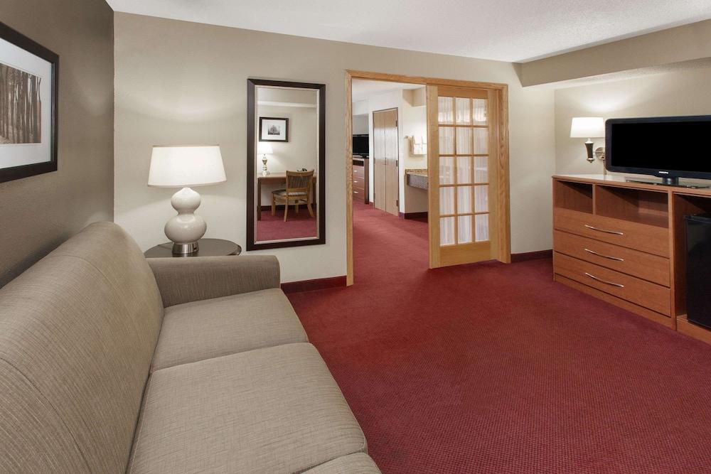 AmericInn by Wyndham Iowa Falls photo 5