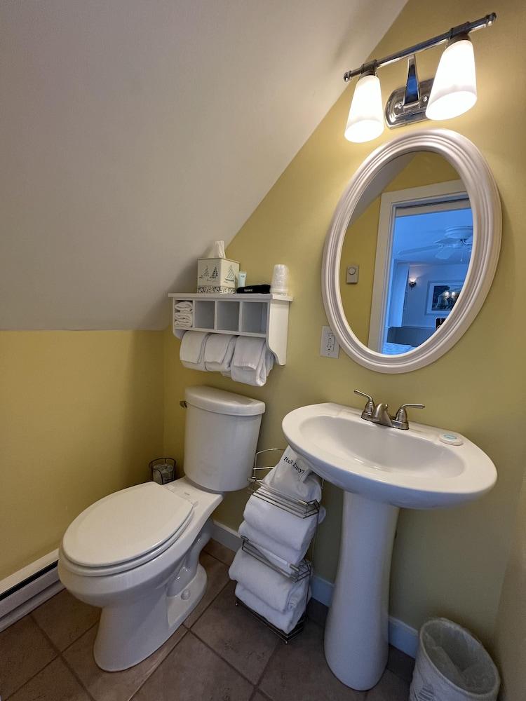 Beach Breeze Inn photo 91