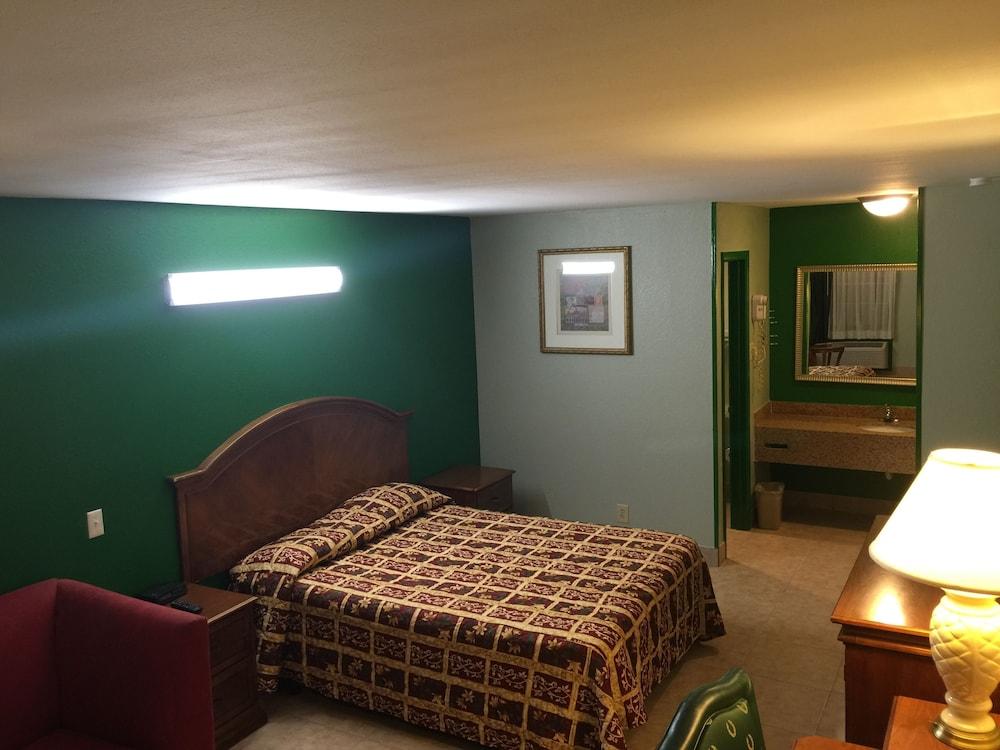 Texas Inn North Brownsville photo 15