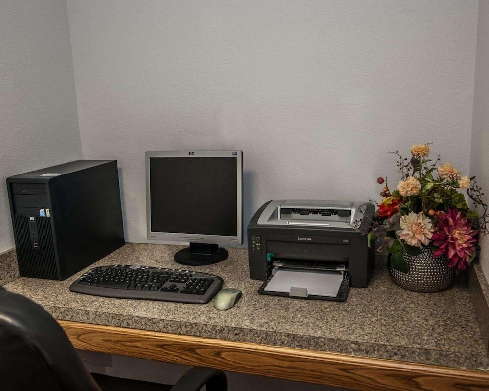 Sleep Inn South Bend Airport photo 35
