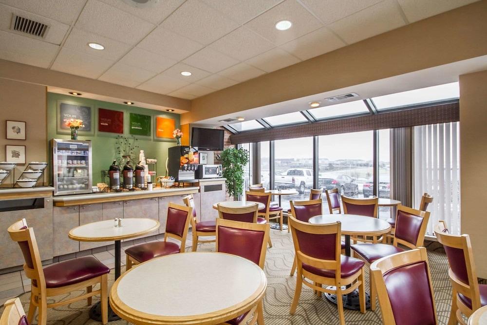 Comfort Inn & Suites Madison - Airport photo 42