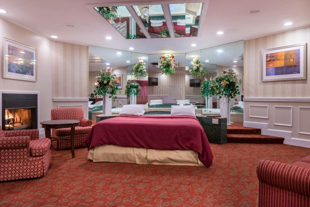Inn of the Dove Romantic Suites with Jetted Tub & Fireplace photo 20