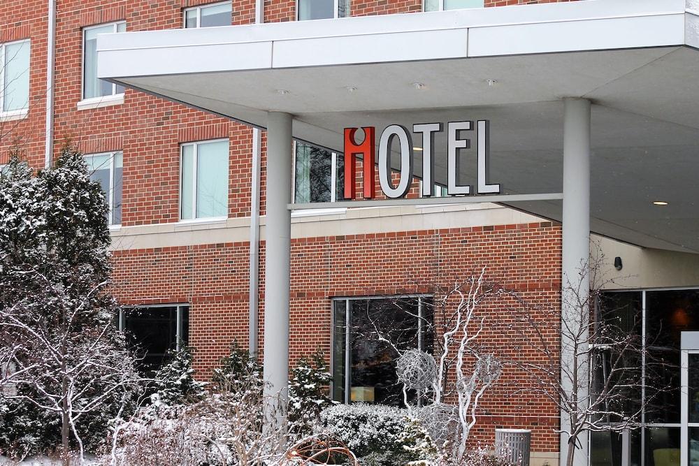 I Hotel And Illinois Conference Center photo 36