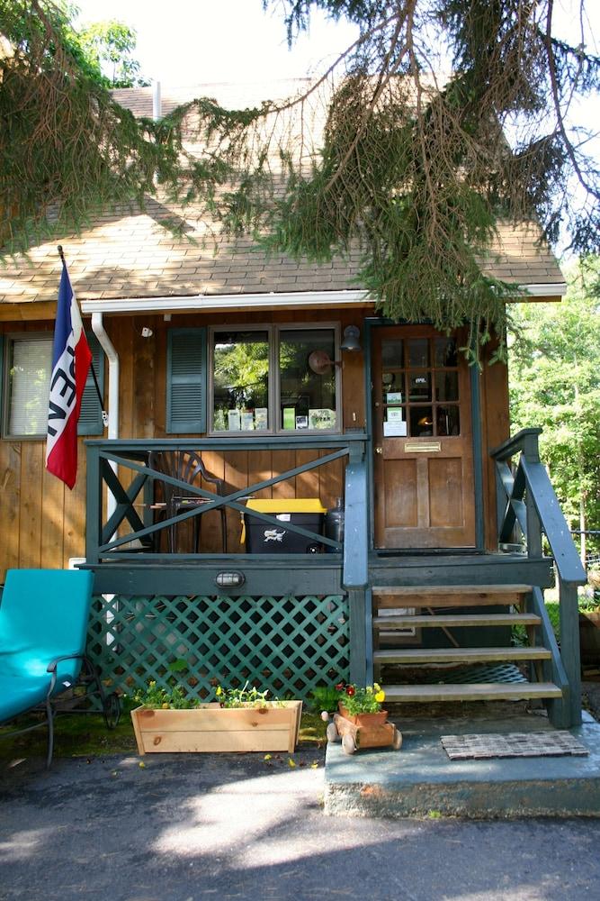 Hinckley's Dreamwood Cottages photo 5