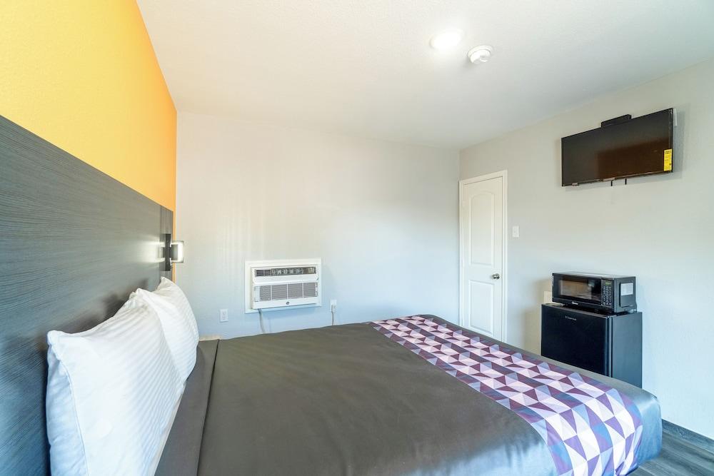 Royal Inn by OYO photo 71