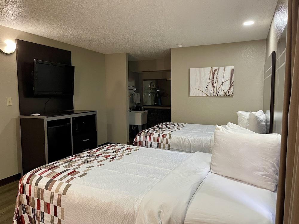 Red Roof Inn & Suites Jackson - Richland photo 12