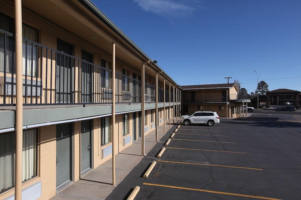Budget Inn photo 30
