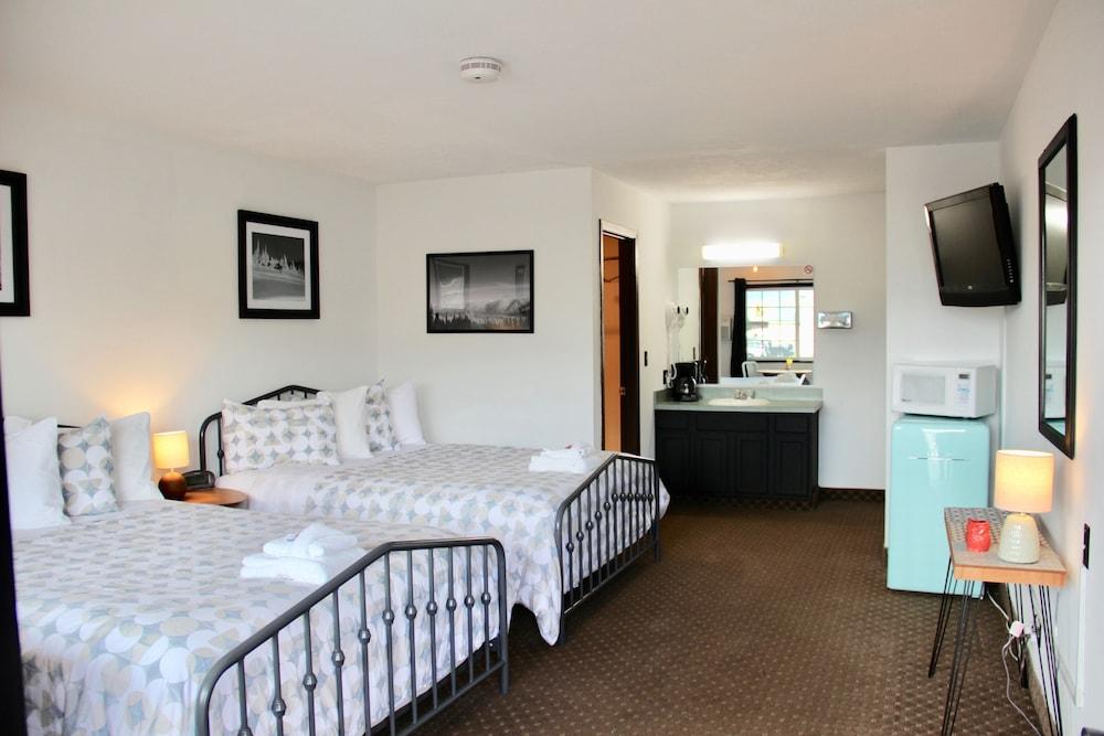 Chalet Motel Whitefish photo 13
