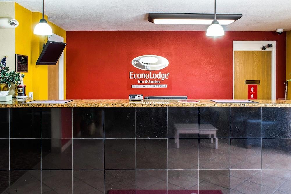 Econo Lodge Inn & Suites Walnut photo 5