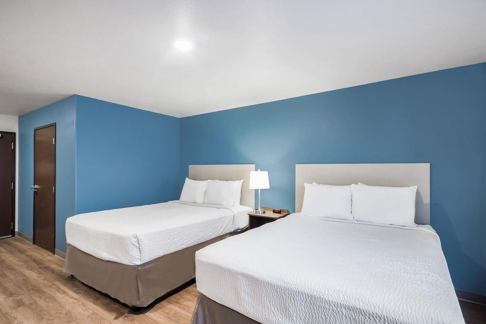 WoodSpring Suites Chicago Addison photo 4