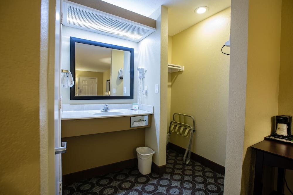 Relax Inn & Suites photo 63