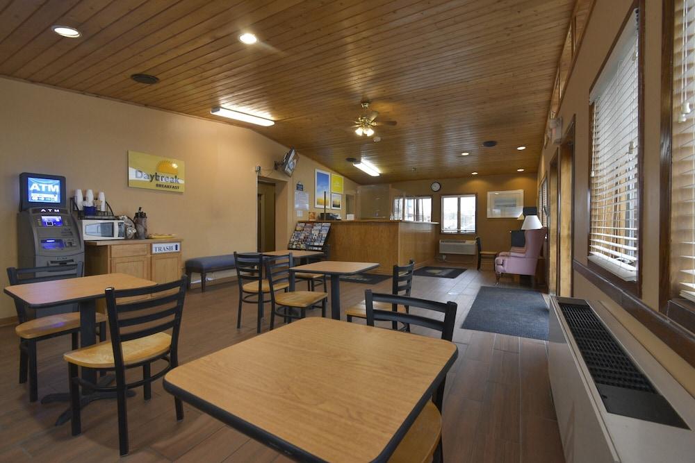 Days Inn by Wyndham West Allis/Milwaukee photo 12