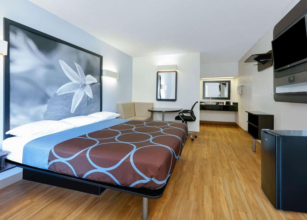 Super 8 by Wyndham Fort Smith photo 10