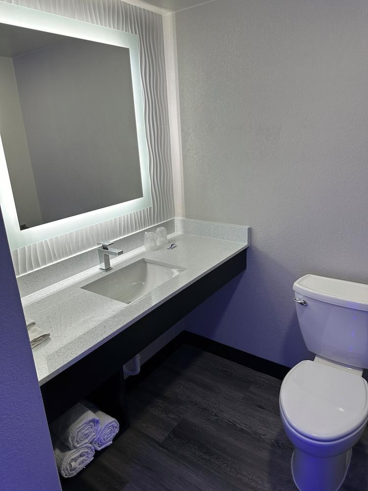 Imperial Suites photo 2