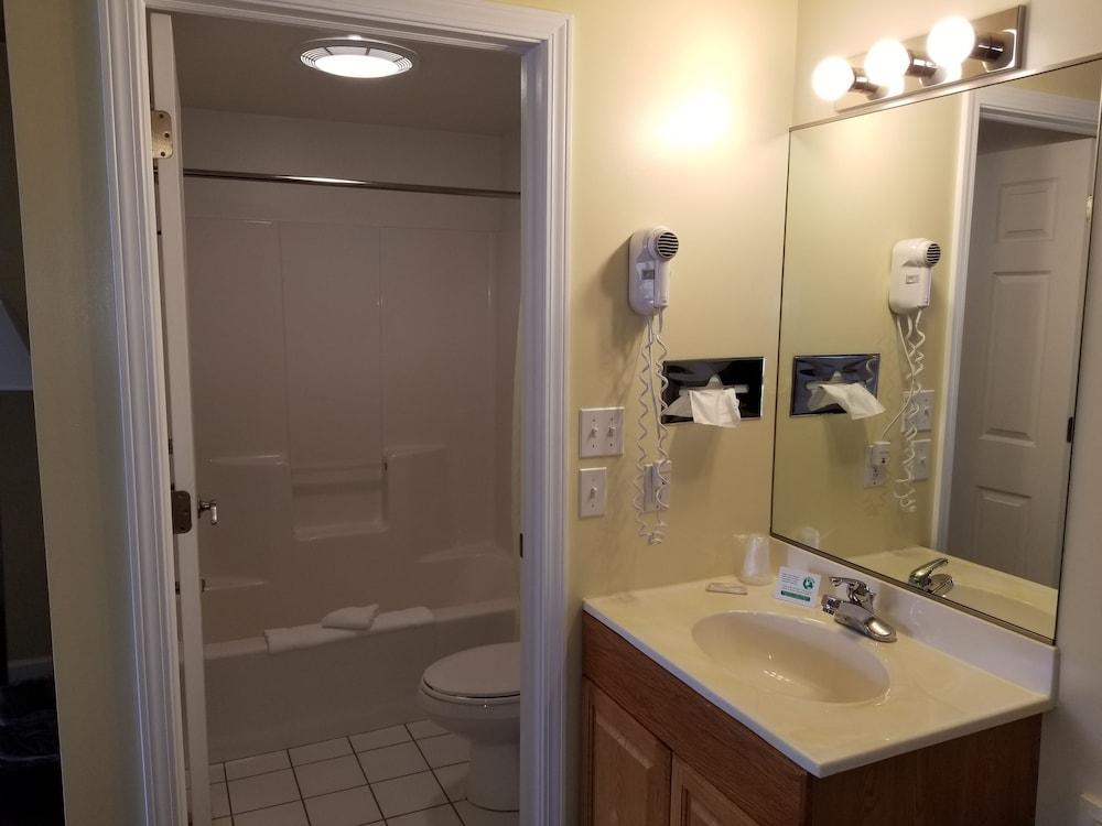 Captain's Quarters Motel photo 20