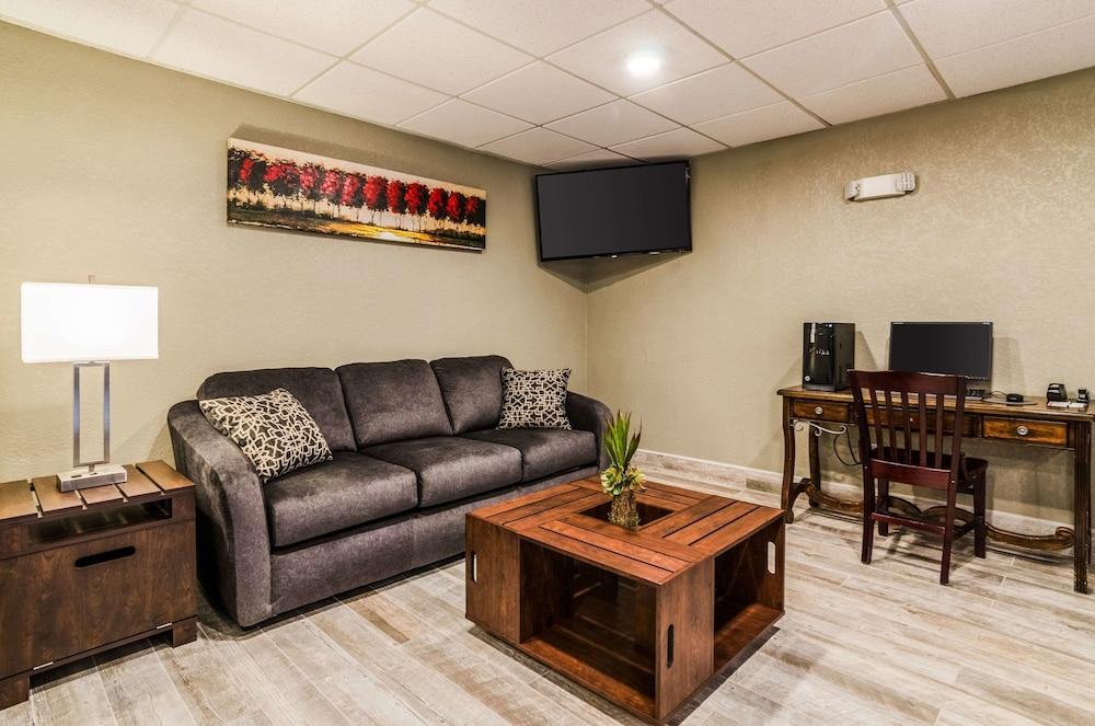 Quality Inn & Suites Winfield photo 55