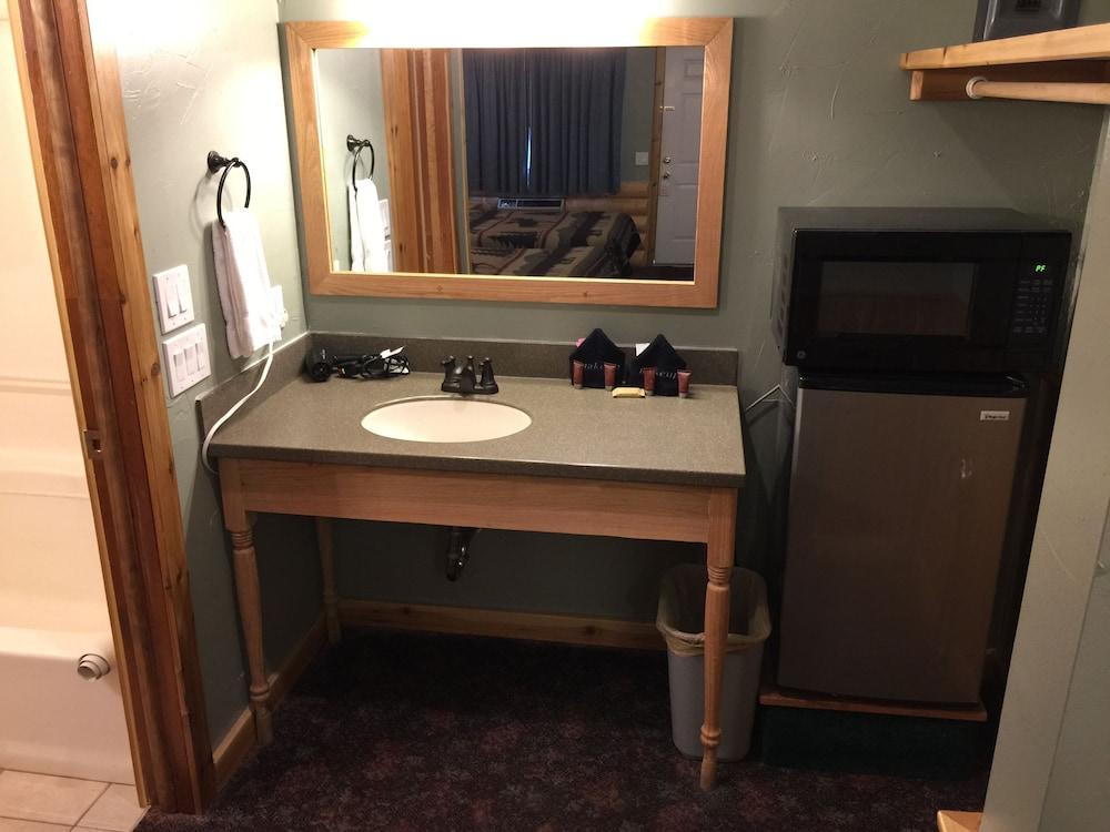 The Historic Madison Hotel Motel photo 67