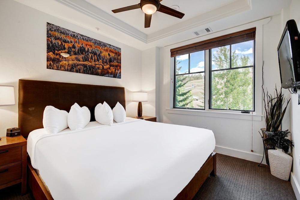One Ski Hill Place, a RockResort, by Vail Resorts photo 11