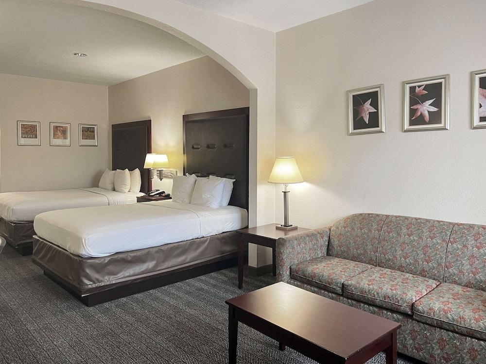 Quality Inn & Suites Houston Northwest - Cypress photo 4