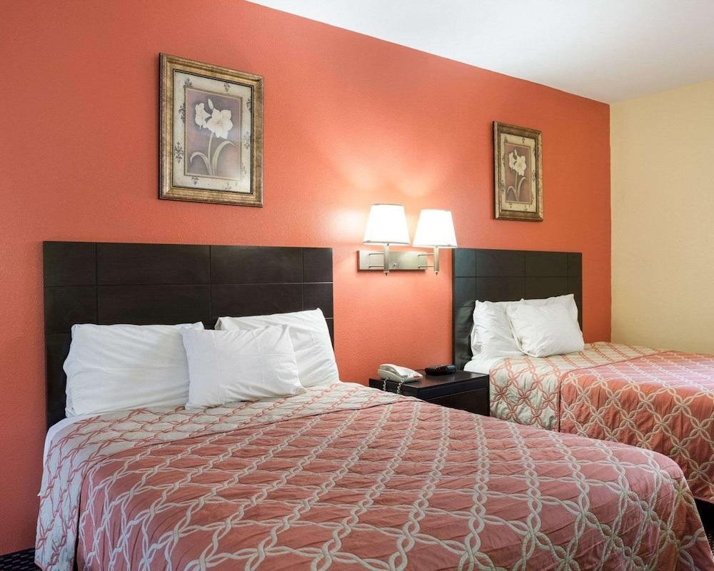 Rodeway Inn & Suites Humble IAH photo 11