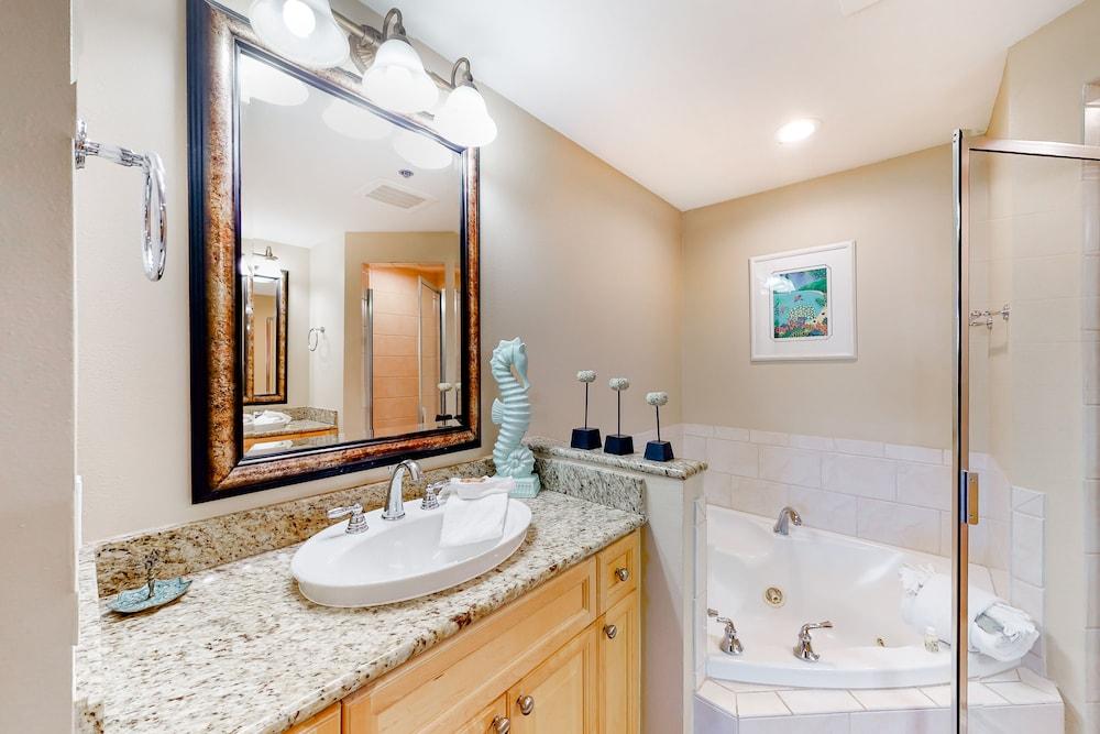 Azure Condominiums photo 41