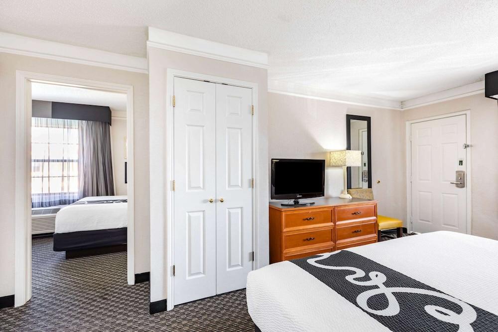 Travelodge by Wyndham El Paso - Airport photo 13