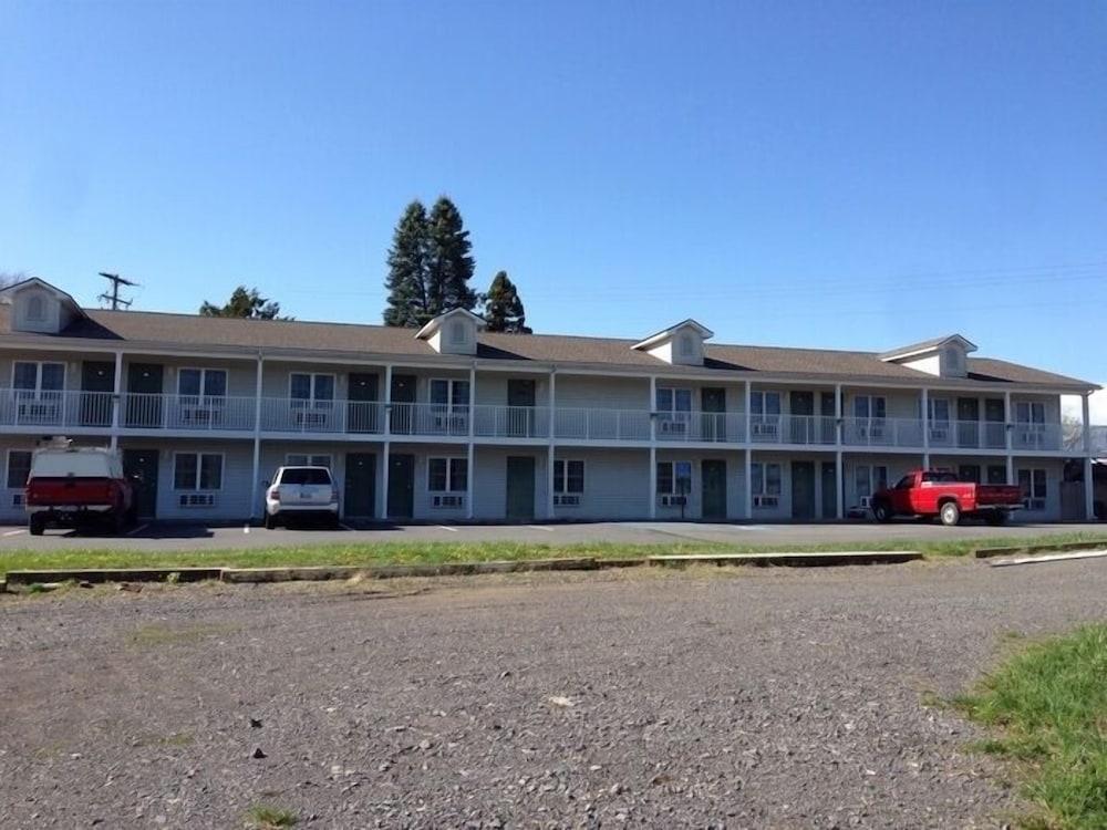 All Suites Inn Budget Host photo 29