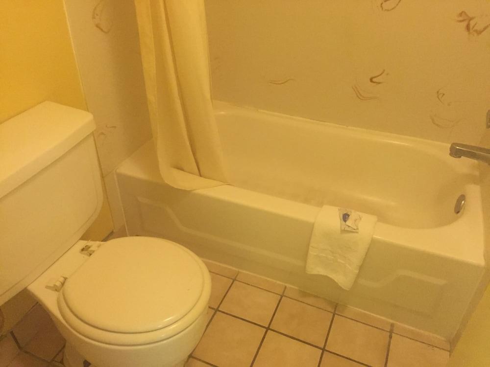 Economy Inn photo 10