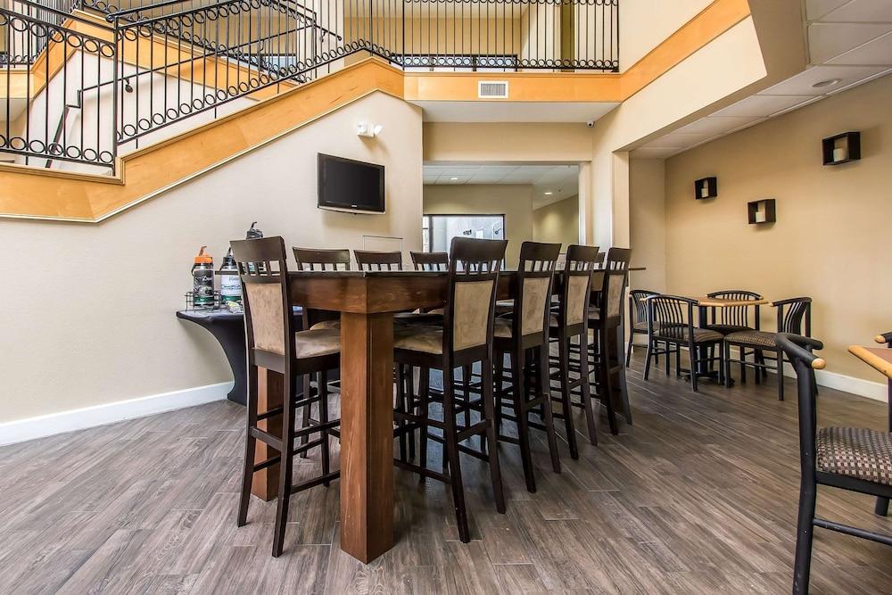 Quality Suites New Iberia photo 28