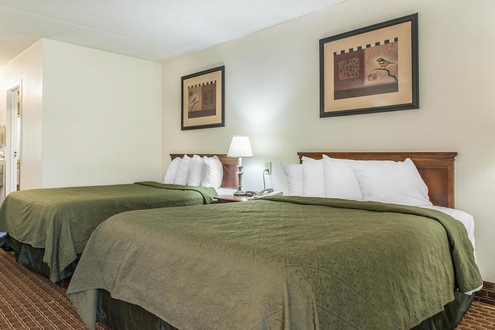 Rodeway Inn Brookville photo 26