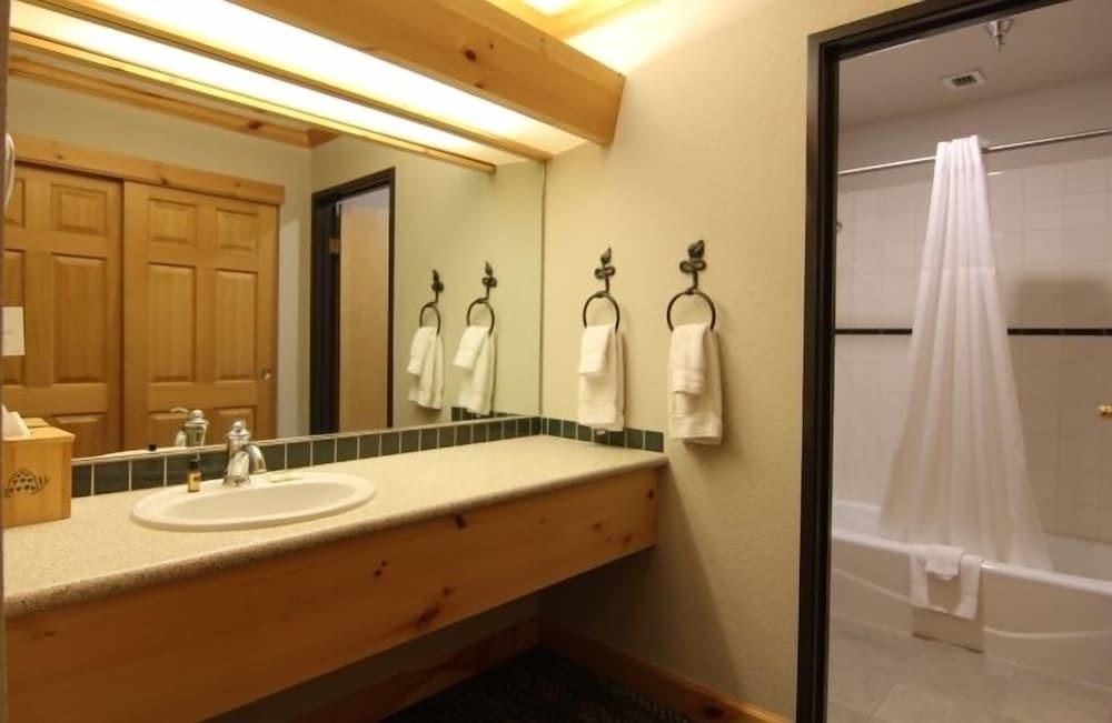 Selkirk Lodge photo 30