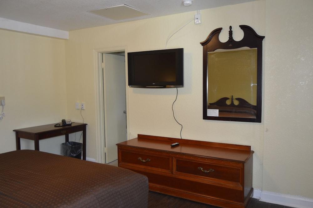 Regency Inn photo 4