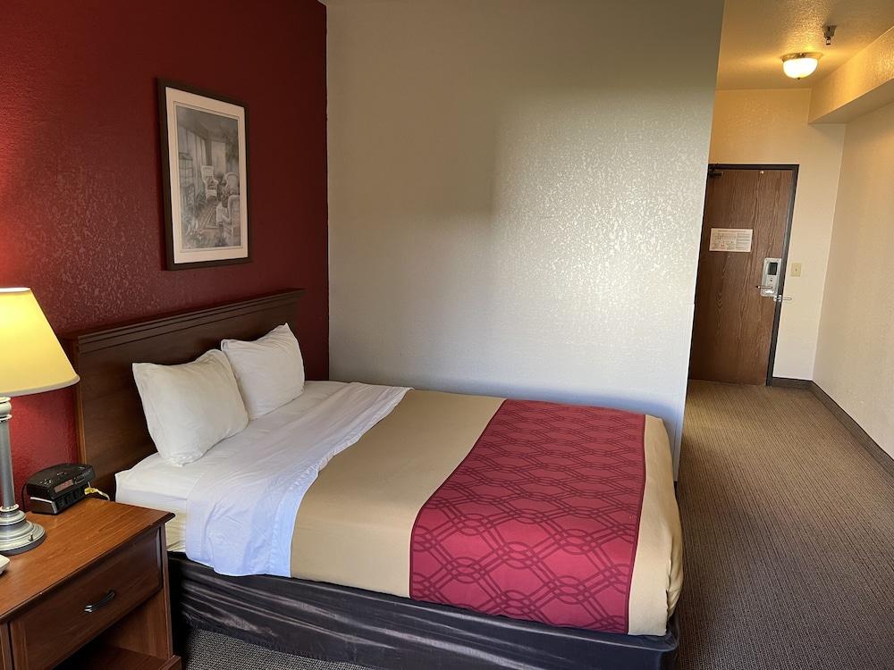 Express Inn & Suites photo 42