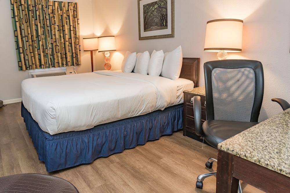 Travelers Inn photo 31