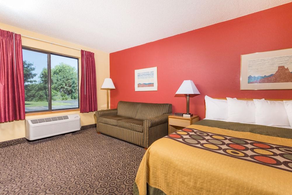 Super 8 by Wyndham Appleton photo 10