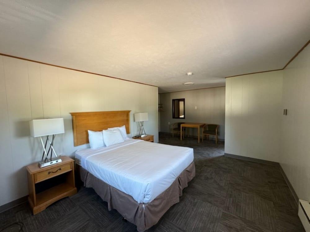 Maple Ridge Motel photo 4