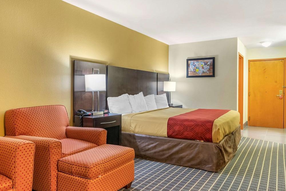 Econo Lodge Brunswick Travel Center photo 11