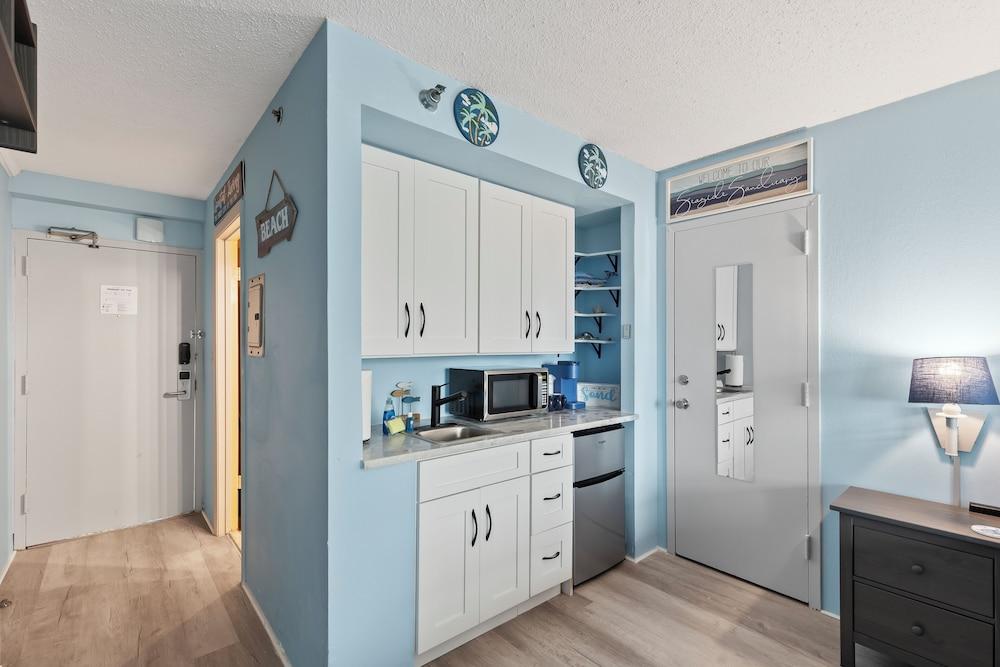 Oceanside Inn Studios by Brightwild photo 19