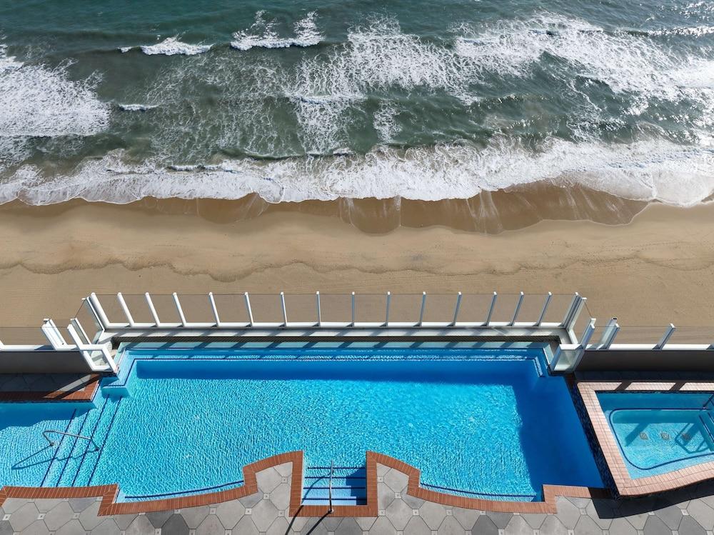 Hilton Virginia Beach Oceanfront photo 35