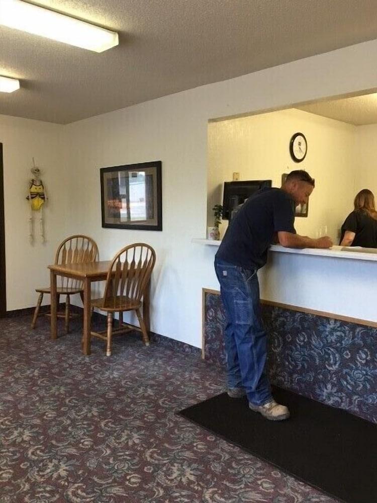 Clarion Hometown Inn photo 4